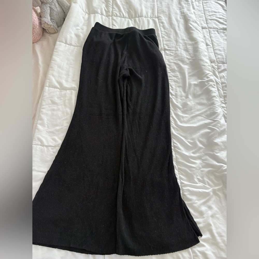 Elegant Black Flare Pants - Picture 2 of 3